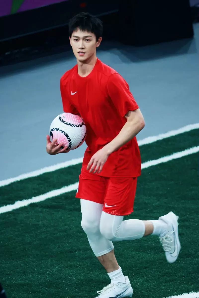 李昀锐现代装骑马路透流出